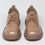 Ботинки дерби из натуральной лакированной кожи тёплого бежевого цвета